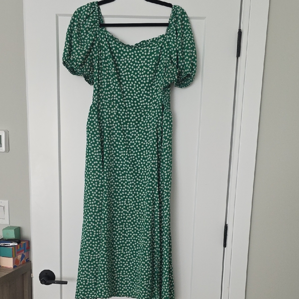 Green Polka Dot Maxi Dress with Puff Sleeves
